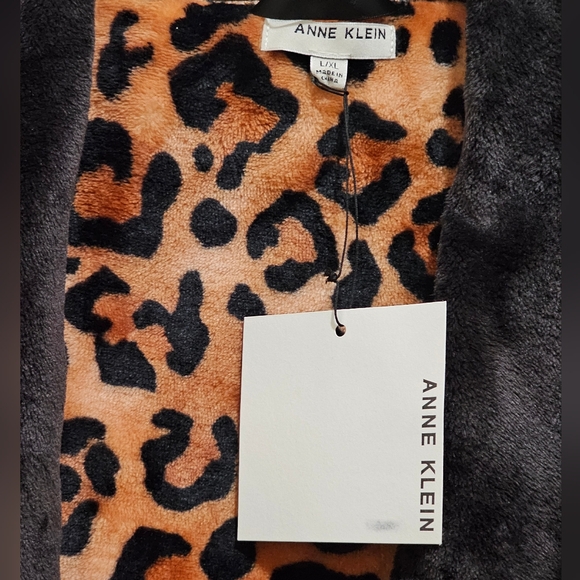 ANNE KLEIN CHEETAH PRINT LONG ROBE (NWT) - Picture 8 of 12